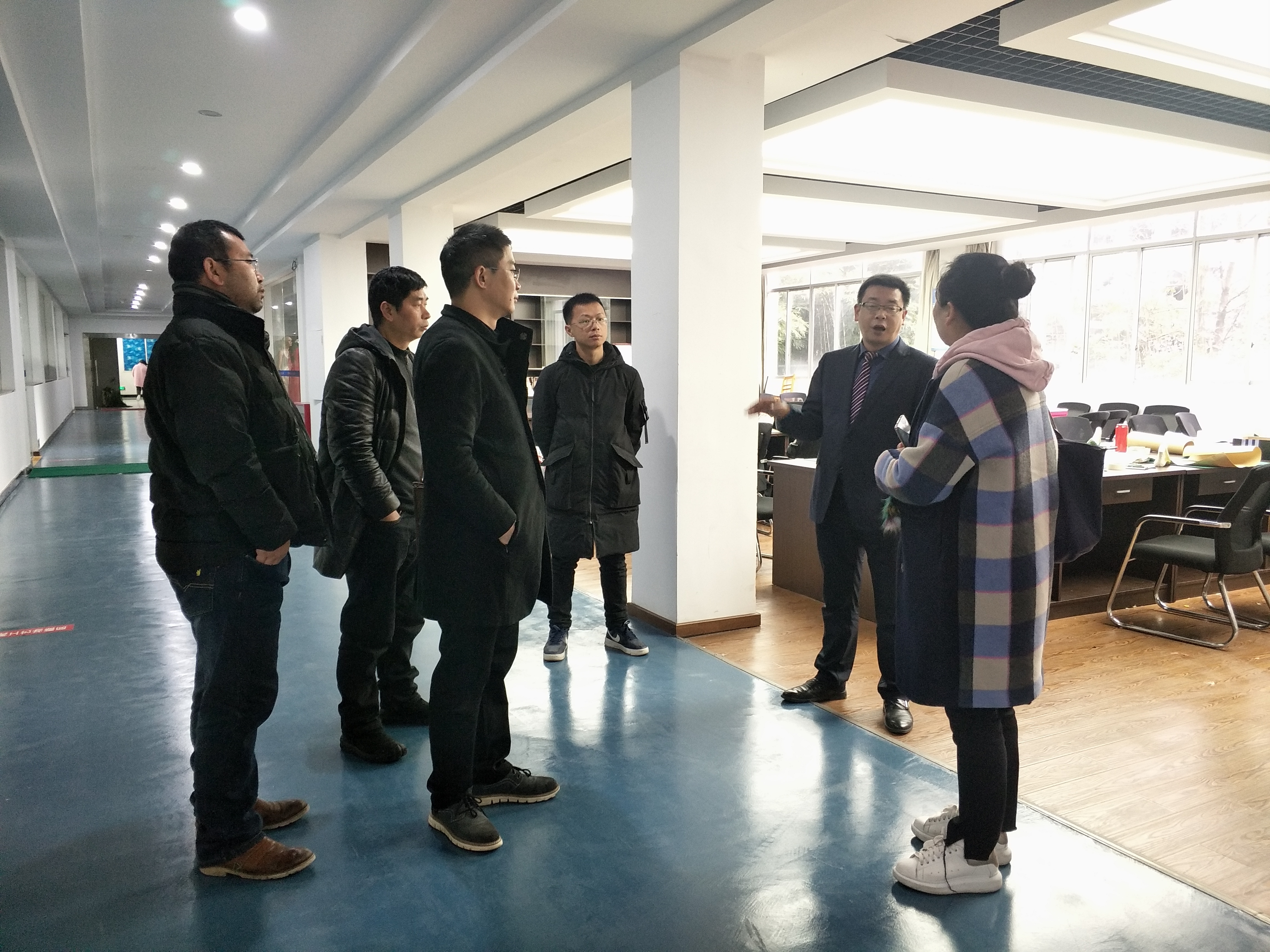 长江师范公司美术公司来我系进行交流考察