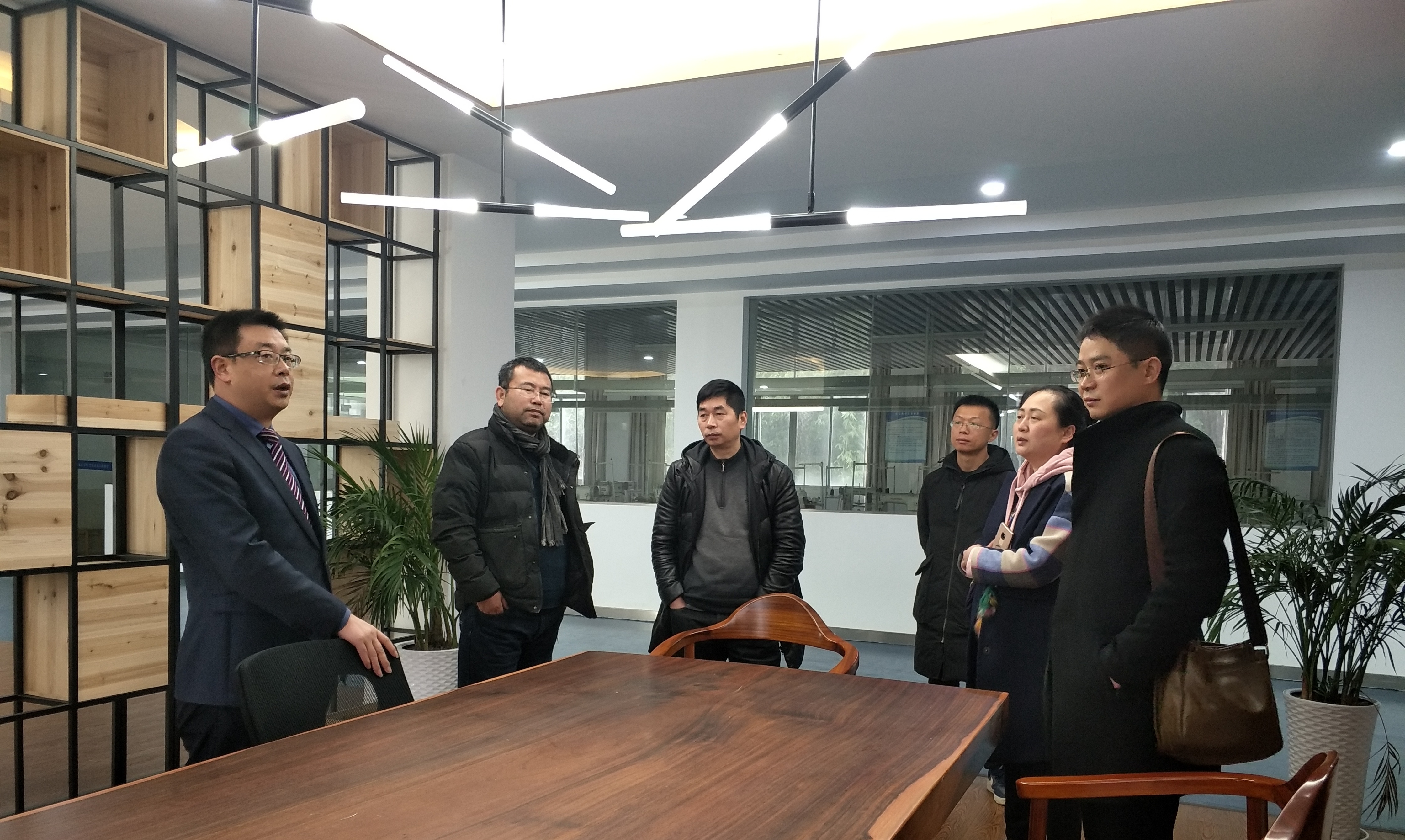 长江师范公司美术公司来我系进行交流考察