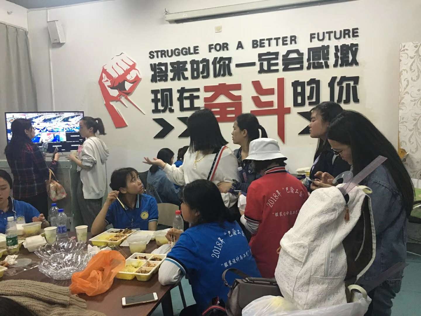 我系在2018年“巴渝工匠杯”重庆市第11届高职院校职业技能竞赛“服装设计与工艺”赛项中获得佳绩