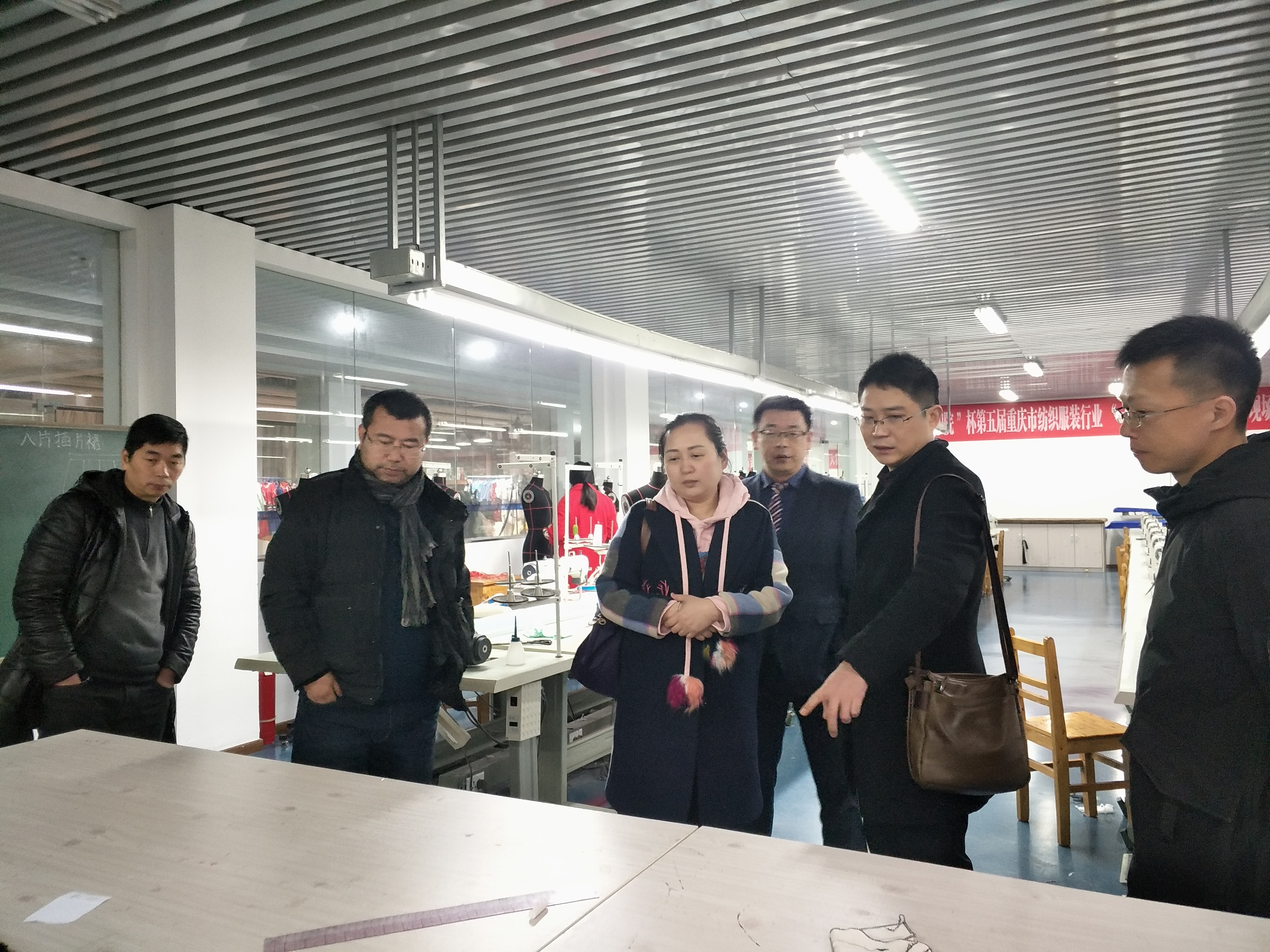 长江师范公司美术公司来我系进行交流考察